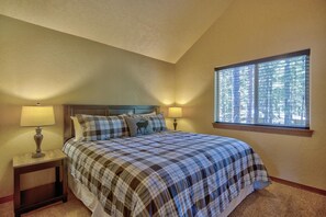 House, Multiple Beds (Jacinto 1) | 5 bedrooms, bed sheets - Jacinto Road 16831 (Bend)