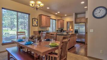 House, Multiple Beds (Jacinto 1) | Dining