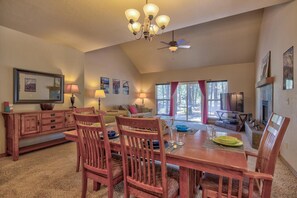 House, Multiple Beds (Jacinto 1) | Living area - Jacinto Road 16831 (Bend)