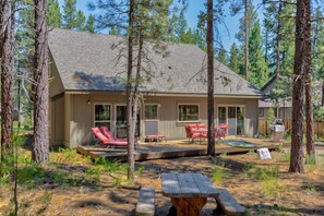 House, Multiple Beds (Jacinto 1) | Outdoor dining - Jacinto Road 16831 (Bend)