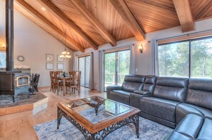 House, Multiple Beds, River View (Loon - Unit 13) | Living area