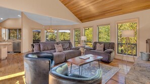 House, Multiple Beds (Rocky Mountain - Unit 9) | Living area - Rocky Mountain 9 (Bend)