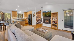 Living area - Diamond Peak Lane 20 (Bend)