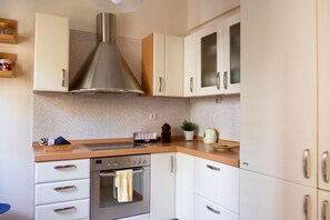 Fridge, oven, stovetop, dishwasher - Two bedroom Apt in Syntagma - Ermou area (Athens)