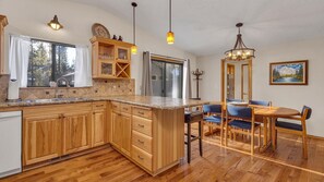 House, Multiple Beds (Kinglet - Unit 46) | Private kitchen