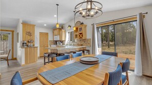 House, Multiple Beds (Kinglet - Unit 46) | Dining