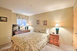 2 bedrooms, Internet, bed sheets - Silverthorne Gem w/ Community Perks: 11 Mi to Ski! (Silverthorne)