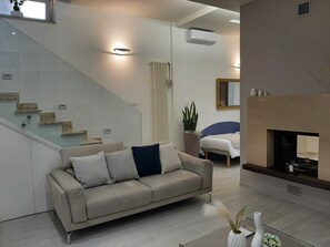 Smart TV, stereo, printers - Golden Suite Apartments (Matera)