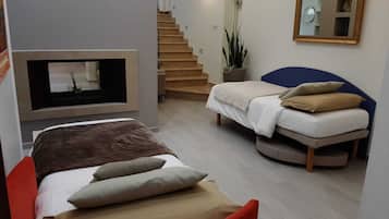 1 bedroom, desk, free WiFi, bed sheets