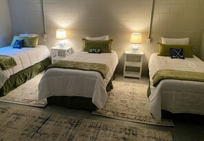 5 habitaciones, escritorio, tabla de planchar con plancha y wifi gratis