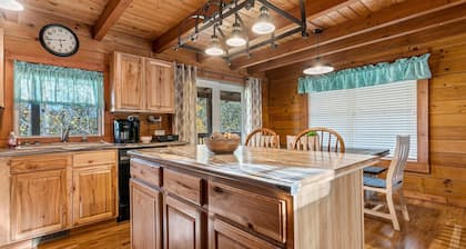 Lake Daze Escape- Entire Cabin on Barren River Lake!