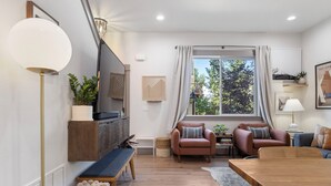 Smart TV, books, stereo - Bozeman/4Corners HomeBase • River Access & Fire Pit • Close to Skiing and Hiking (Bozeman)