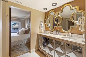 Condo, 1 King Bed, Private Pool | 1 bedroom, Egyptian cotton sheets, premium bedding, Tempur-Pedic beds - The Pearl at Shelter Cove (Hilton Head Island)