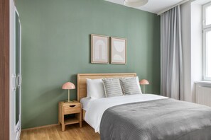 2 habitaciones, tabla de planchar con plancha, wifi y ropa de cama 