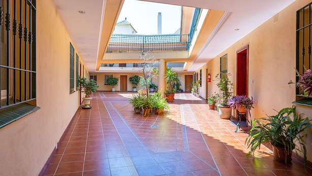 المنطقة المحيطة بالمنشأة