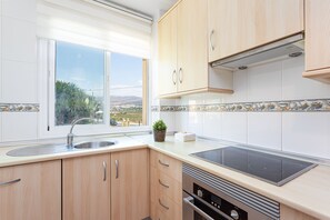 Fridge, microwave, oven, stovetop - Apartamento Recreo Torrox (Torrox Costa)