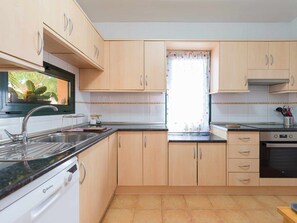 Refrigerador, microondas, horno y lavavajillas 