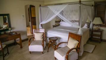 3 bedrooms, in-room safe, iron/ironing board, free WiFi