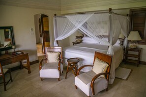 3 chambres, coffres-forts dans les chambres, fer et planche à repasser