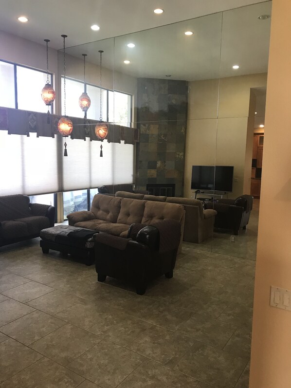 Interior - LaQuinta ( (9th hole Delight ) (La Quinta)