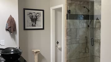 Combined shower/tub, hair dryer, towels, soap