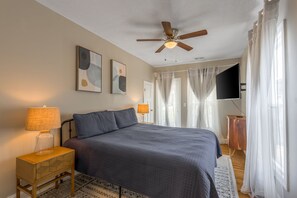 3 Schlafzimmer, Schreibtisch, Bügeleisen/Bügelbrett, kostenloses WLAN