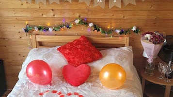 1 bedroom, bed sheets