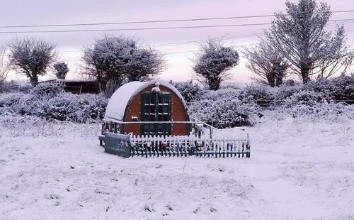 Glamping Pod in St Austell, Sleeps 2 with Spa Pool