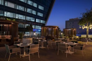 تناول الطعام بالخارج