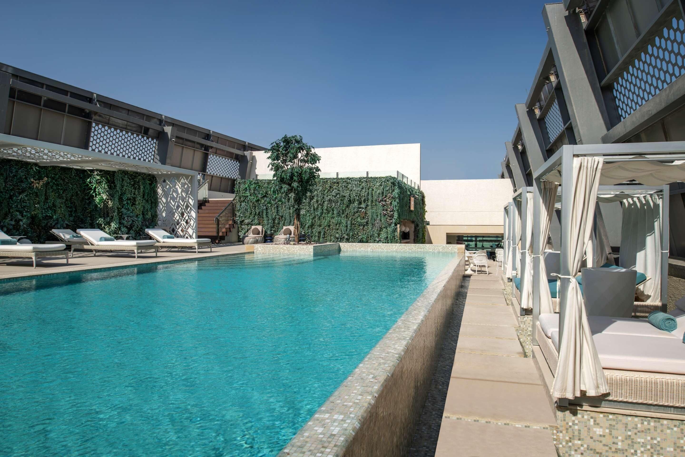 حمام سباحة