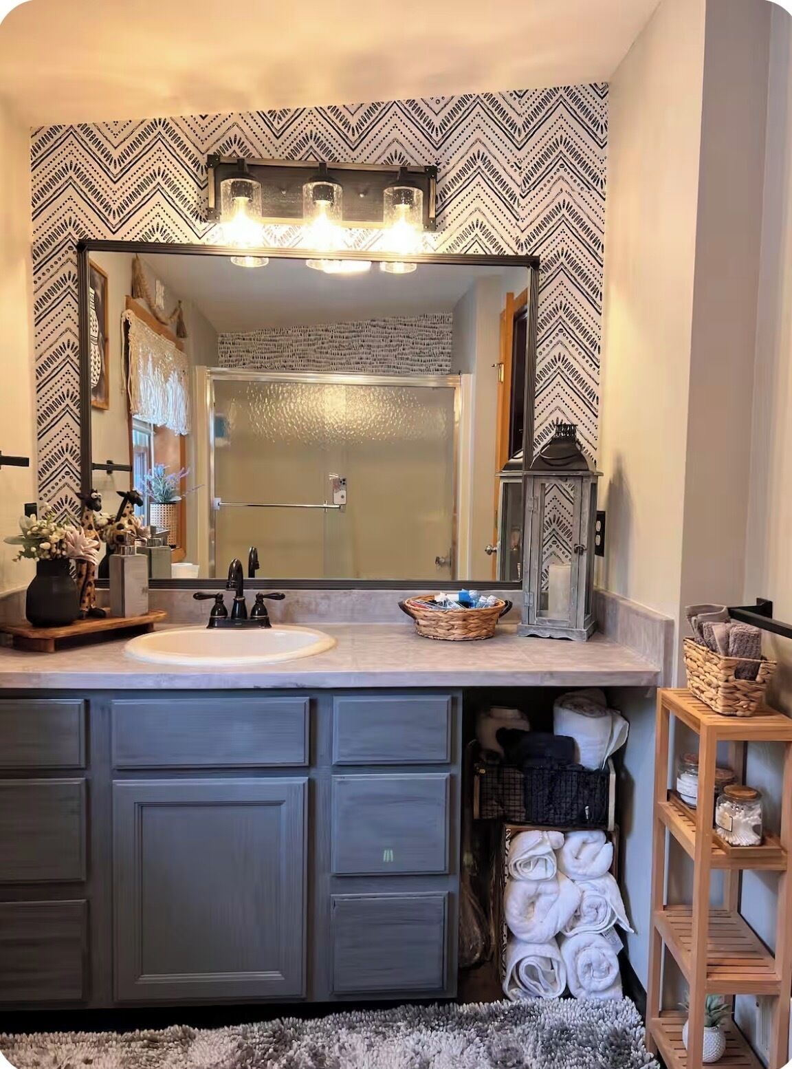 Combined shower/tub, hair dryer, towels, soap