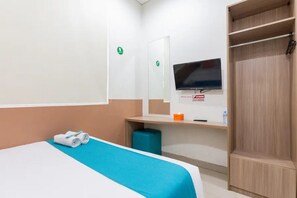 Room - Sans Hotel Rajawali Surabaya (Surabaya)