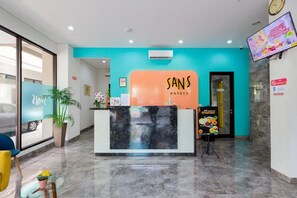 Lobby - Sans Hotel Rajawali Surabaya (Surabaya)