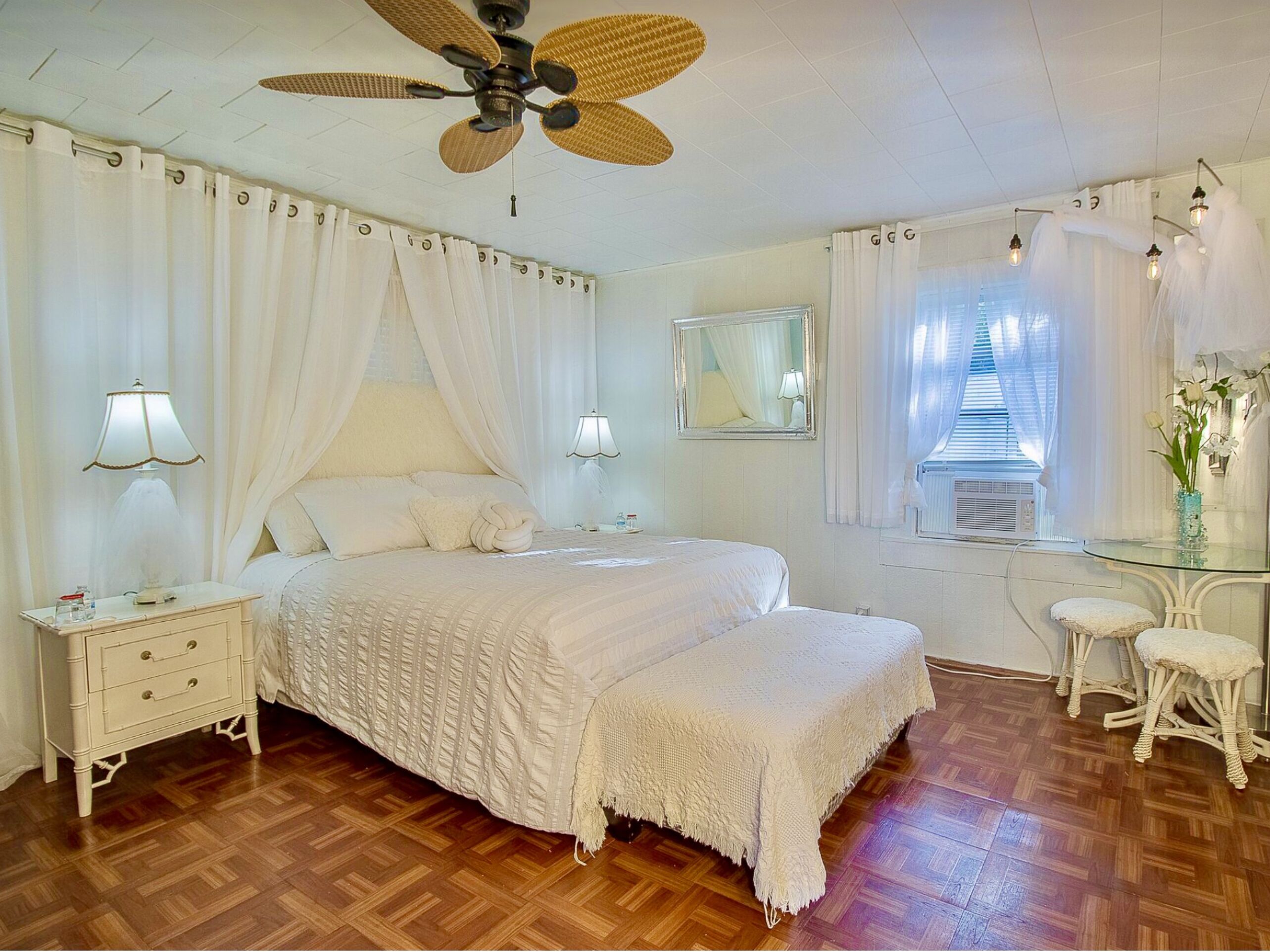 Private bedroom ,private bathroom ,private entrance, private kitchen