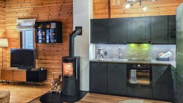 Fridge, microwave, dishwasher, cookware/dishes/utensils