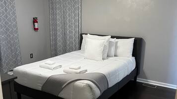 3 bedrooms, desk, iron/ironing board, free WiFi