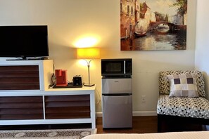 1 bedroom, desk, free WiFi, bed sheets