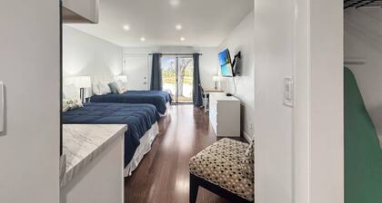 Relaxing Waterfront Studio • 2 Queens, Kitchenette & Private Patio Retreat- Exceptionally Convenient