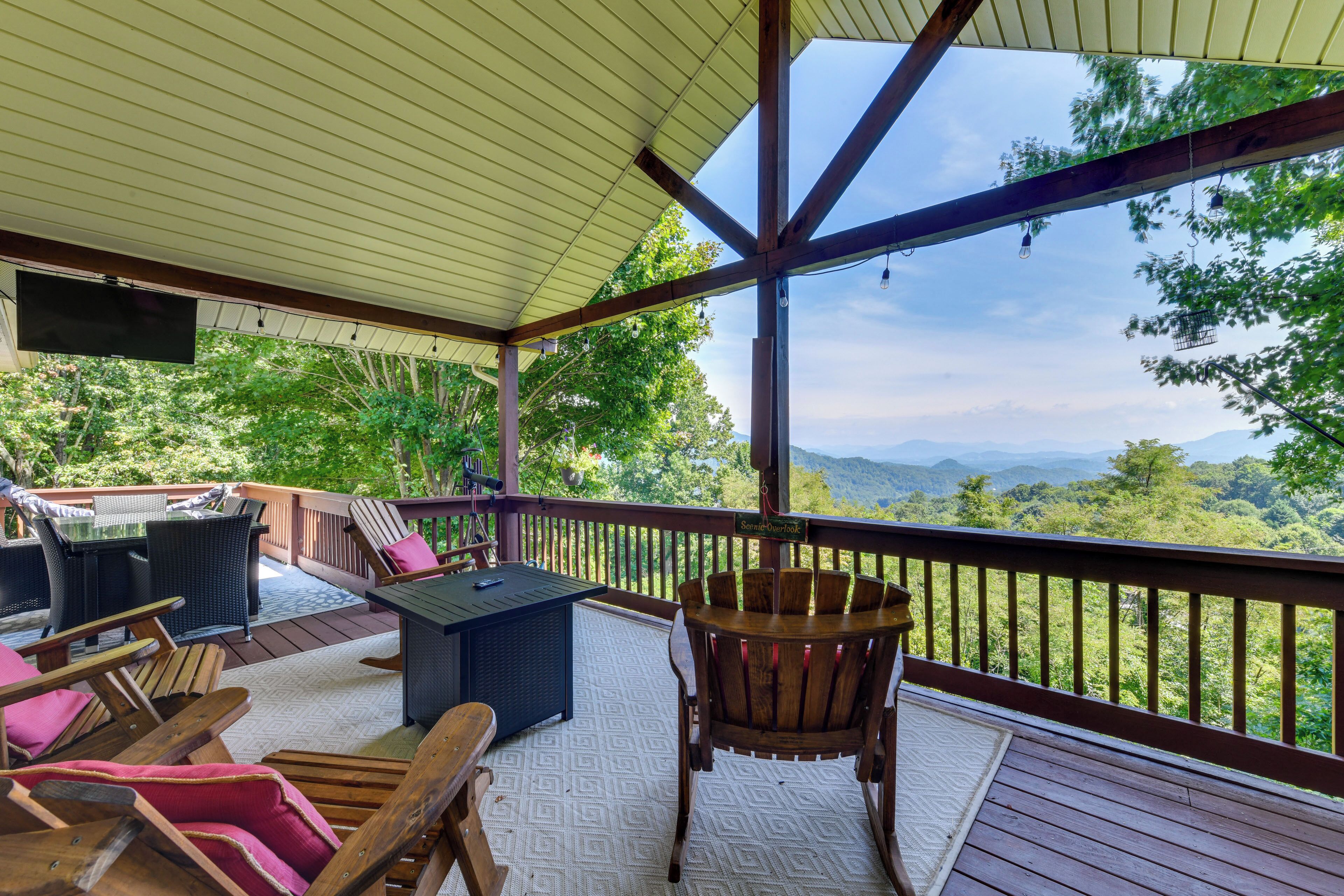 Pet-Friendly Waynesville Retreat w/ Hot Tub!