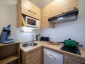 Fridge, microwave, dishwasher, toaster
