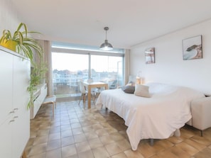 1 chambre, bureau, accĂšs Internet