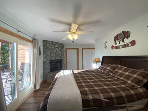 3 bedrooms, iron/ironing board, travel crib, free WiFi