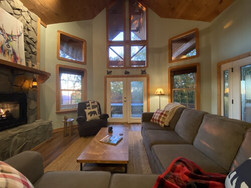 Cabin with a beautiful few at 4,700 feet in elevation