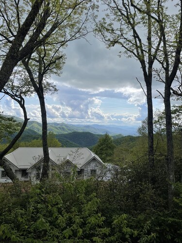 Cabin with a beautiful few at 4,700 feet in elevation