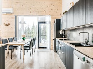 Fridge, microwave, dishwasher, cookware/dishes/utensils - Rukan hukka by Interhome (Kuusamo)