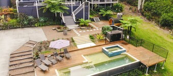 Bellavia Forest Retreat with pool and spa. Minutes to lake and beaches!
