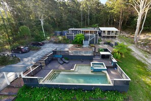 Exterior - Bellavia Forest Retreat with pool and spa. Minutes to lake and beaches! (Whoota)