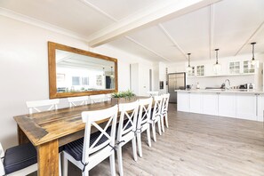 Dining - Bellavia Forest Retreat with pool and spa. Minutes to lake and beaches! (Whoota)