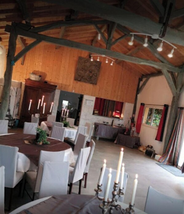 Dining - Gîte dortoir 250 m212 to 15 pers (Peyrusse massas)