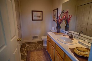 Hair dryer, towels - Aspen Grove Retreat: Fireplace, Balcony, Close to Grand Targhee (Driggs)